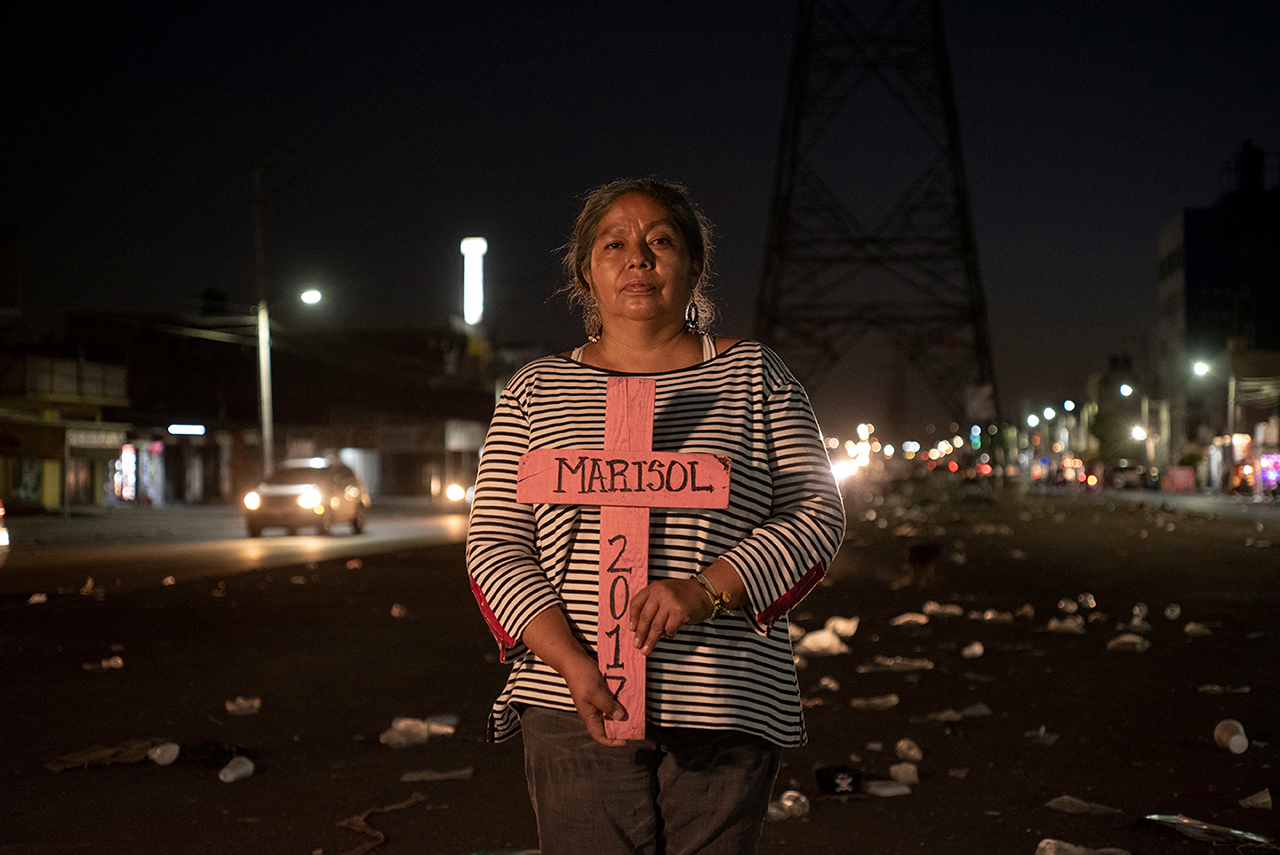 Nos queremos vivas, retrato a Julieta. Julieta es integrante de la asamblea vecinal Nos Queremos Vivas Neza, dedica parte de su vida al activismo contra la violencia a las mujeres en el municipio de Nezahualcóyotl, Estado de México, 2020. Fotografía digital.