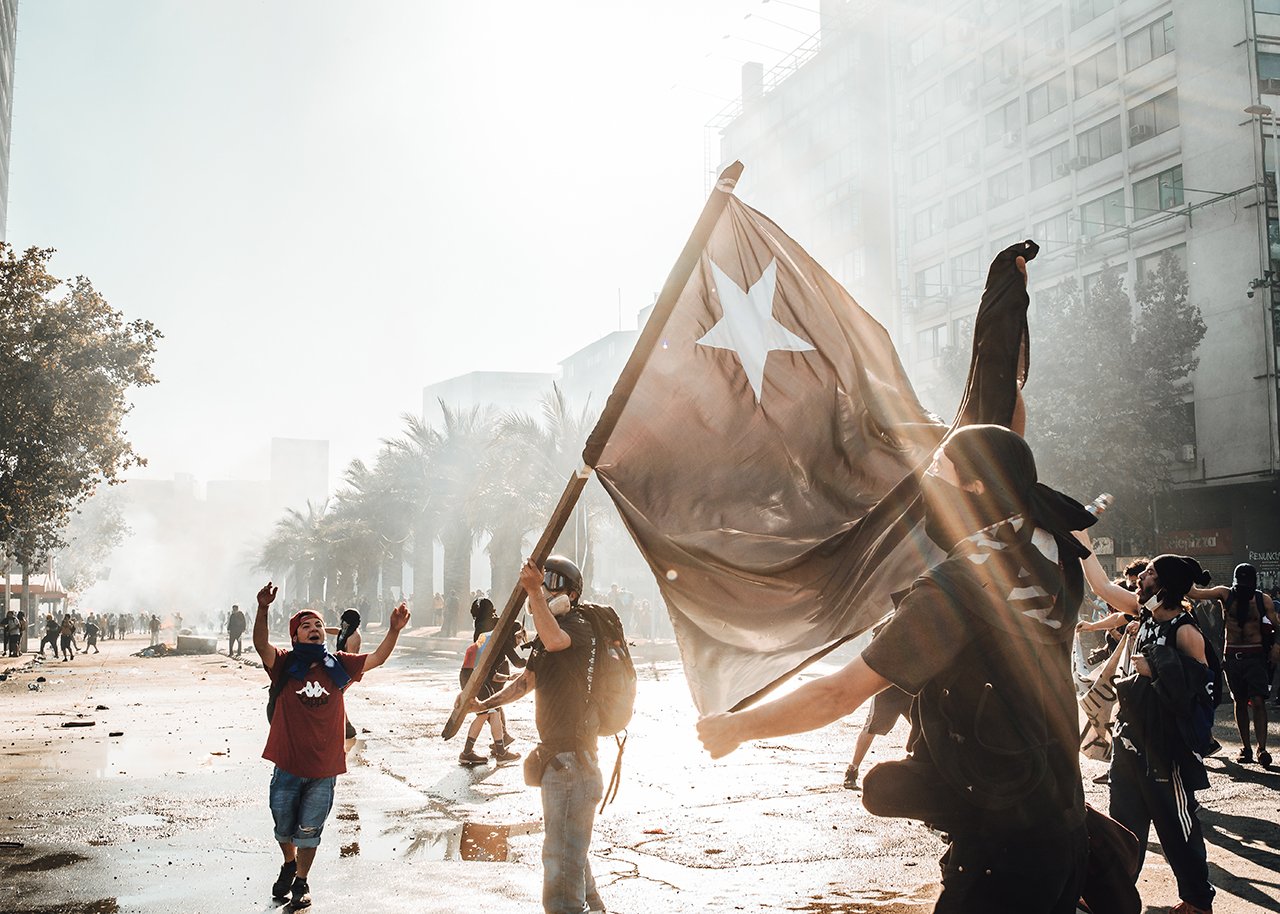 Bandera de Rebelión, Inspirada en la Bandera Negra de Martin Gubbins, 24-10-2019, 2019. Fotografía y revelado digital